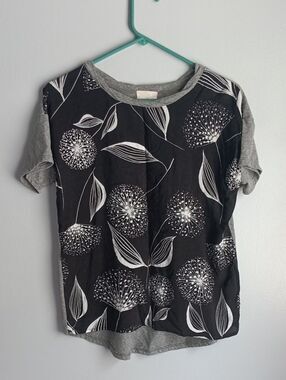 T.la Women’s Black & Gray Floral Short Sleeve Top